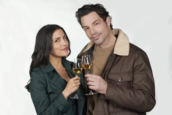 Láska na vinicích - Promo - Nazneen Contractor, Brennan Elliott
