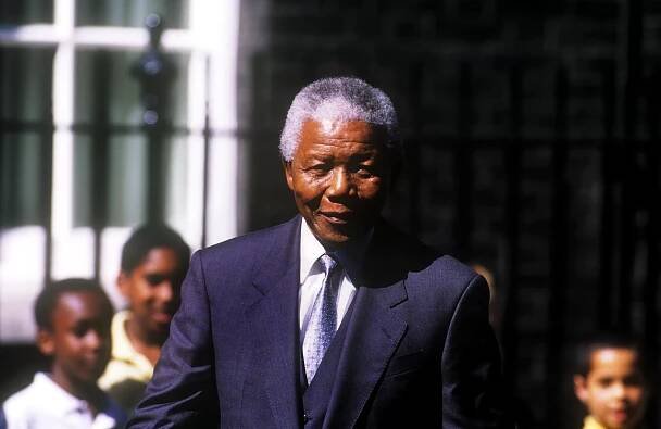 Nelson Mandela: Byl 27 let vězněn, později se stal prvním černošským prezidentem JAR - VIPshow