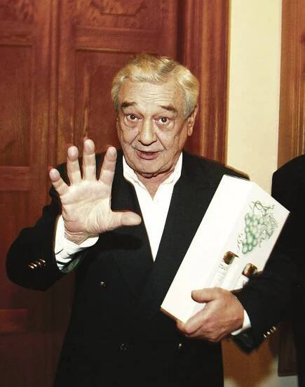 V Praze chodil Vinklář (†76) s Kopeckým za ženskýma. Ze Stavovského si uštípl „tříšťku“ na památku