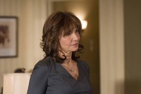 Strážce pořádku - Alive Day - Z filmu - Mary Steenburgen