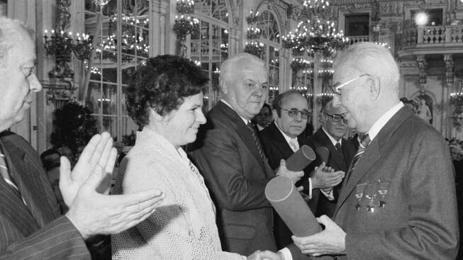 Jiřina Švorcová podváděla manžela se slavnými herci. Lidé si šuškali o románku s Husákem