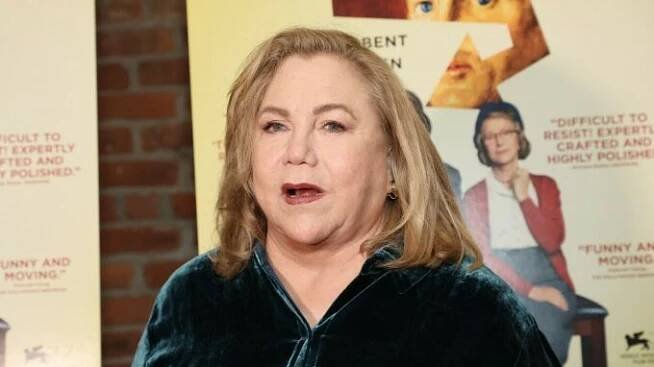 Kathleen Turnerová, která se proslavila ve filmech s Michaelem Douglasem, prošla velmi výraznou proměnou. Dnes je k nepoznání