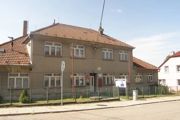 Soubor:Obecni urad (Benesov, Blansko District).jpg