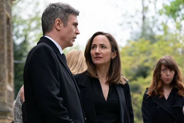 Ten Percent - Episode 2 - Z filmu - Jack Davenport, Lydia Leonard, Rebecca Humphries