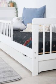 Dětská postel se zábranou TEDDY - bílá