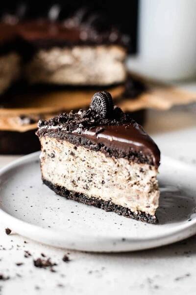 Oreo cheesecake slice in plate