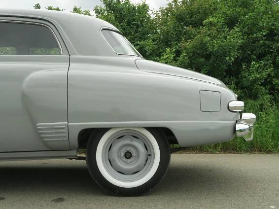 Studebaker je dávno zaniklá americká značka, která vyráběla superpohodlná auta. Champion DeLuxe je toho skvělým důkazem