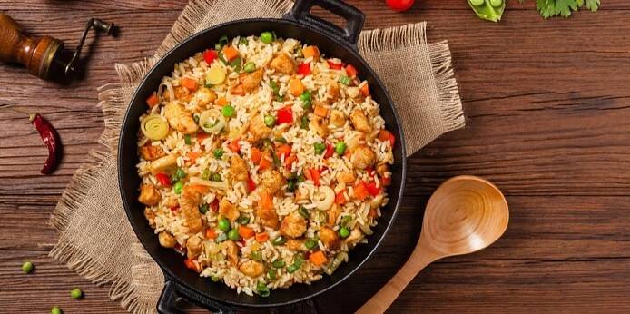Recept na smaženou rýži s kuřecím masem
