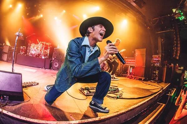 Perry Farrell of Jane's Addiction performs at La Riviera on June 18, 2024.