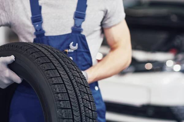 Pripravte svoje auto na zimu: Prezutie pneumatík nestačí, na čo ďalšie myslieť?