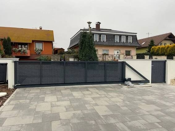 Hliníkové vjezdové brány | oplocení - Alubrany.cz