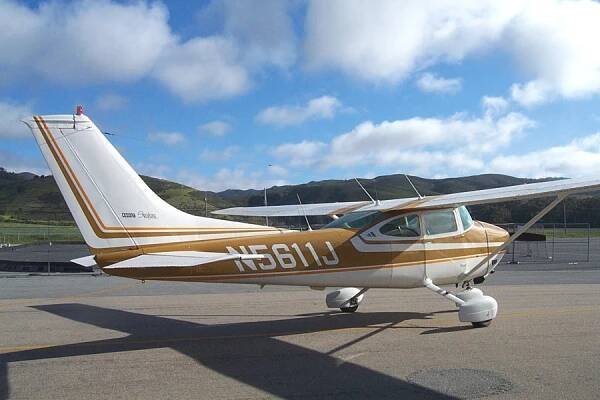 Cessna 182 Skylane Aircraft history performance and specifications