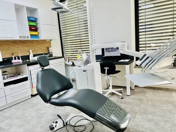 Hledáte dobrého zubaře, se zaměřením i na celkové rekonstrukce chrupu? Obraťte se na Stomatologickou kliniku Čechyňka