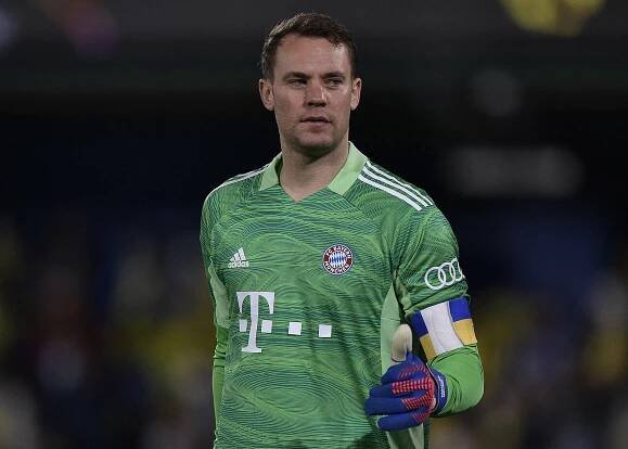 Manuel Neuer (Bayern) je nachystaný na čtvrtfinále Ligy mistrů proti...