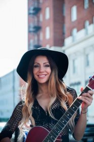 Olga Lounová vydává v Americe druhý singl a plánuje tam koncerty - First Style