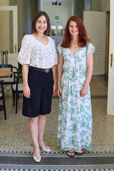 Malířka Pavlína Kourková: Náměty si nosím z přírody pořád. Uleví se mi, když u nás posečou louku | Střední Čechy