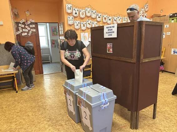 Volební účast: Olomouc večer 20%, zničené Jesenicko někde jen 3%