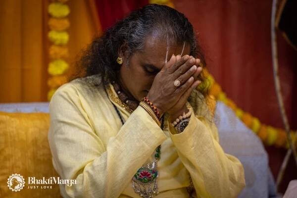 Paramahamsa Sri Swami Vishwananda | Novou Cestou