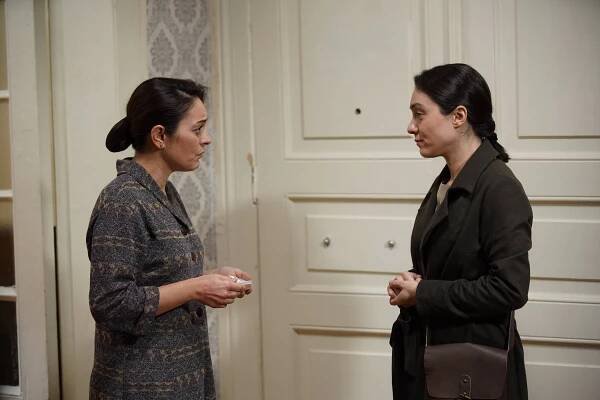 Masumlar Apartmanı - Episode 8 - Z filmu - Ezgi Mola, Merve Dizdar