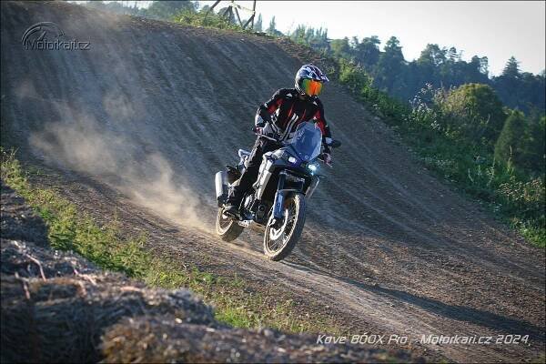 Kove 800X Pro: Méně cestovní, více enduro z Číny | Motorkáři.cz