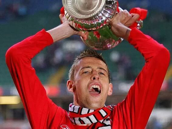 peter crouch with fa cup