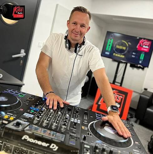 Zemřel populární moderátor Radia Kiss Jirka Vondra, truchlí rádio i hokejový klub Pardubic