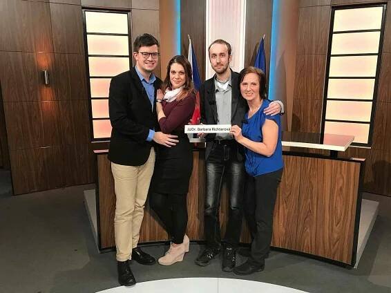 Jednatřicetiletý Pavel Dorotka se před nedávnem se přestěhoval do Českých Budějovic. Od svých pětadvaceti let si jde za svým snem. Chce být slavným hercem, protože věří, že je to jeho osud.