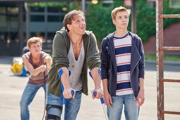 Der Lehrer - Immer schön auf die Regeln pochen...und sie dann brechen! - Z filmu - Hendrik Duryn, Nick Julius Schuck