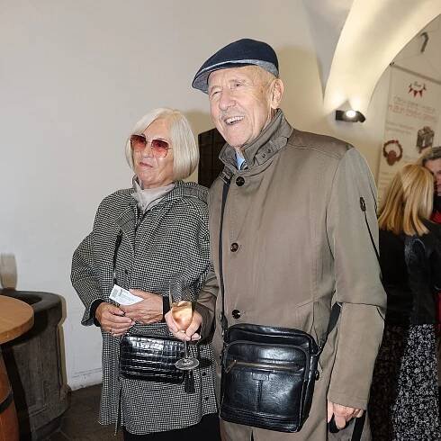 Legendární herec Petr Nárožný měl nehodu po představení ve Zlíně: Hrozí konec kariéry? - Expres.cz