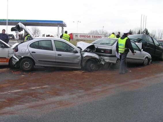 Na silnici R7 se dnes bouralo často