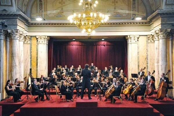 Kolonádní koncerty západočeského orchestru otevírají hlavní sezonu