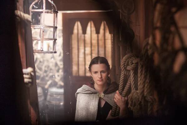 Bílá královna - Bouře - Z filmu - Faye Marsay