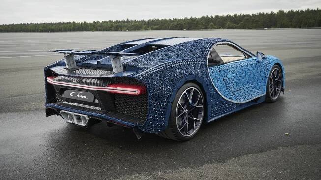 Bugatti Chiron z Lega v životní velikosti můžete řídit. A vznikl v Česku!