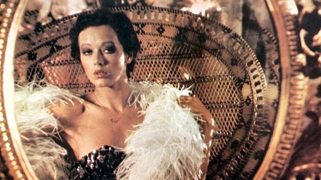 Nizozemská modelka a herečka Sylvia Kristelová ve filmu Emmanuelle (1974)