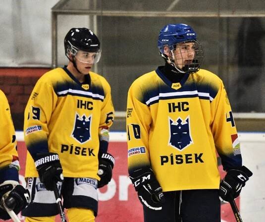 Kobra rozhodla hokejový duel s Pískem až střelou do prázdné brány