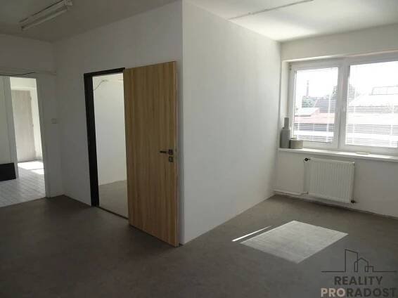 Kanceláře k pronájmu v Pardubicích (v okrese) - od pěkných 2 900 Kč/měsíc, dohromady 42 kanceláří