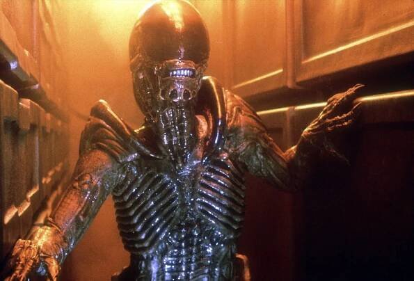 Režisér Ridley Scott se zranil při natáčení Vetřelce, srazil se s vysokozdvižným vozíkem!