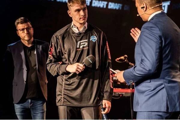 Neznámý gólman trojkou draftu? Je to pocta, těší Hanouska. Finsko dobyl na vlastní pěst