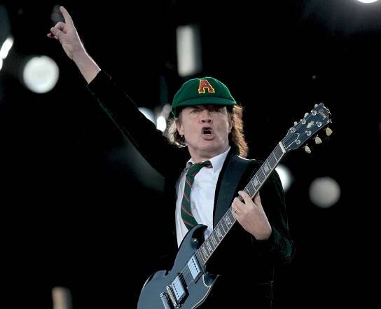 V Letňanech při koncertu AC/DC zněly zvony a duněla děla
