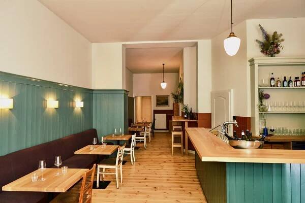 Reservation — Hinterland deli & wine bistro