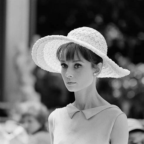 16 Divine Audrey Hepburn Summer-Style Pictures