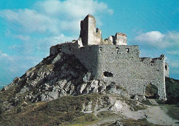 Slovensko-Čachtice -hrad-VF
