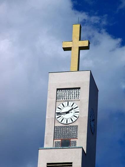 Soubor:Vršovice, kostel sv. Václava kříž.JPG – Wikipedie