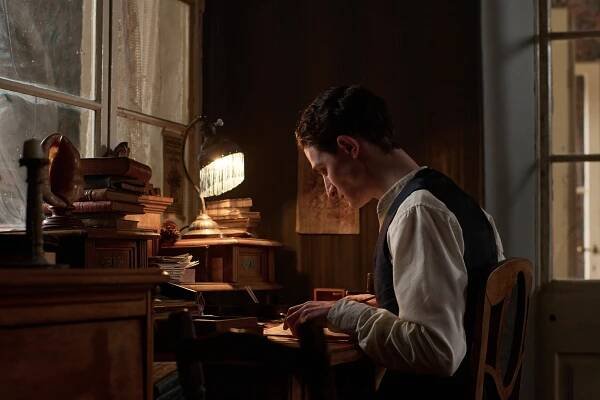 Recenze: Nový film o Kafkovi zcela selhává