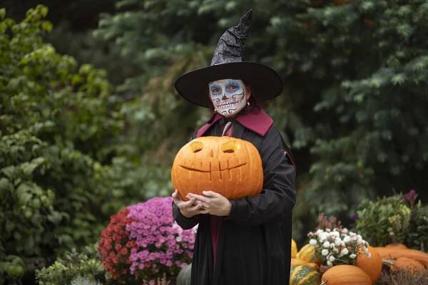 Halloween v botanické zahradě v Troji – dýně, strašidelné masky, opékání špekáčků i lampionový průvod - Tojesenzace.cz