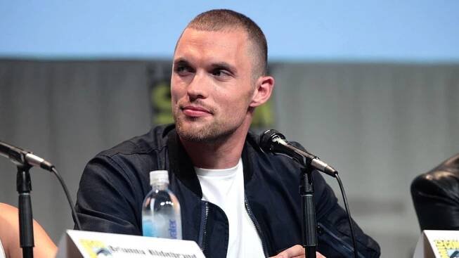 Herec Ed Skrein se po kritice vzdal role v nové verzi Hellboye, protože není Asiat