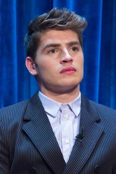 Gregg Sulkin – Wikipedie