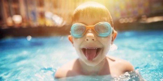 Jak naučit děti plavat? Hlavně správně! Zkuste potápění, splývání i floating