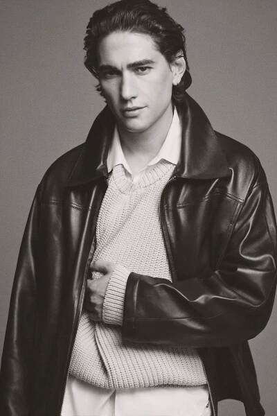 Enzo Vogrincic Hits the Studio with Zara: Casual Meets Chic