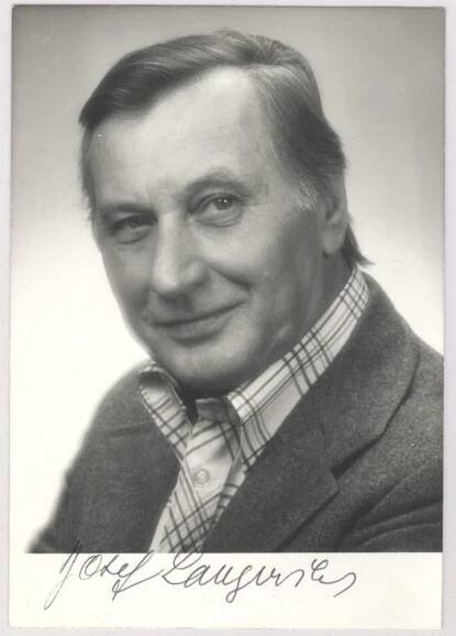 Josef Langmiler herec autogram na fotografii dat. 1982